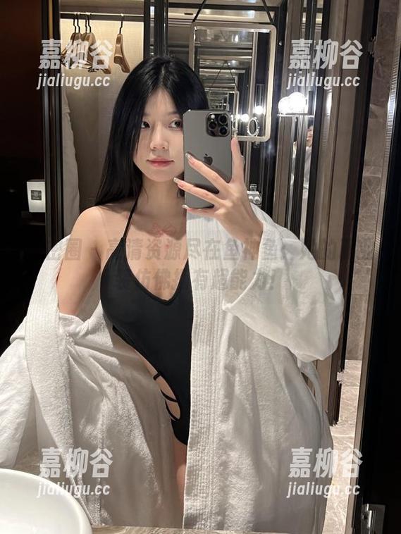 微密圈 - 高清资源尽在鱼神鱼：她的职业装仿佛拥有超能力！